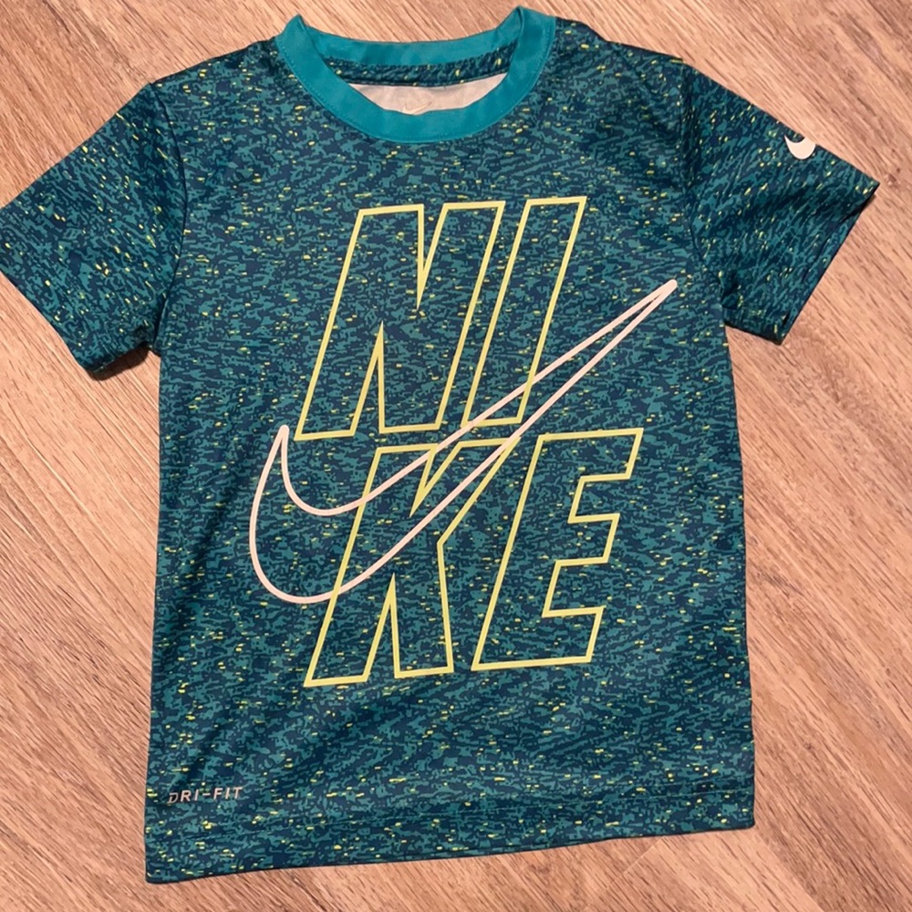 Boys Nike tee